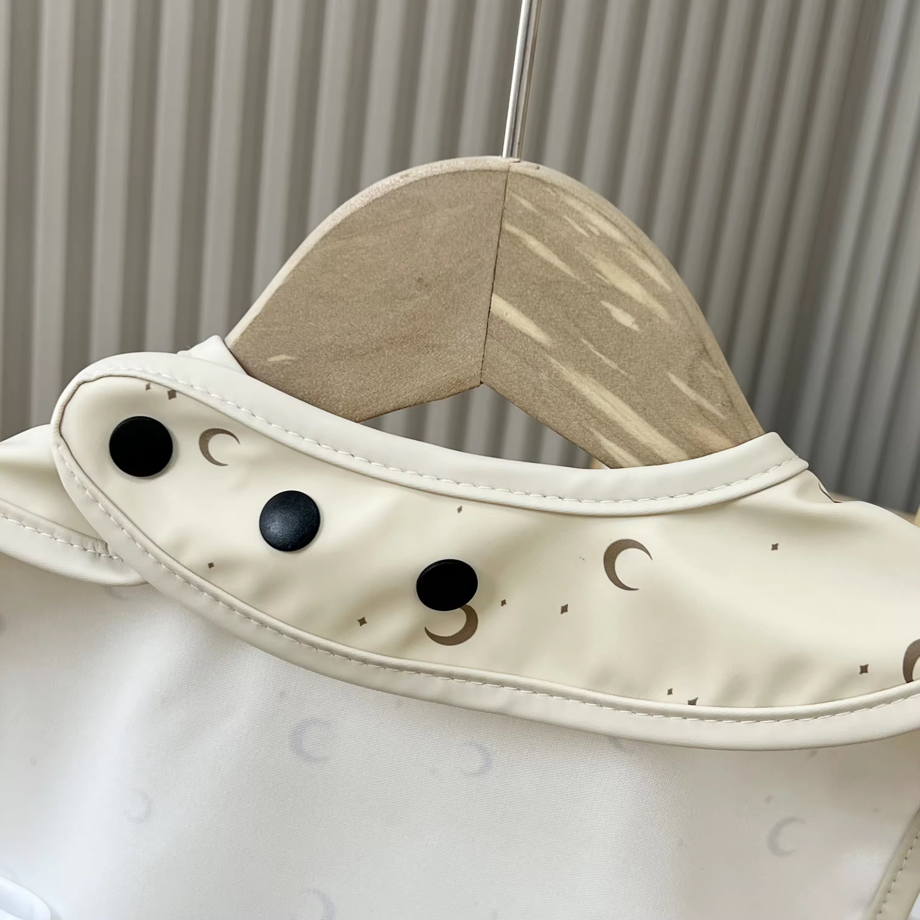 Minikind Waterproof Bib with Pocket